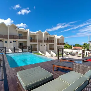 Apartment Luxury 2br Facing Beach W/pool #5, Montego Bay