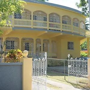 Apartment Unity One Bedroom Close To And Beaches With Wifi, Montego Bay